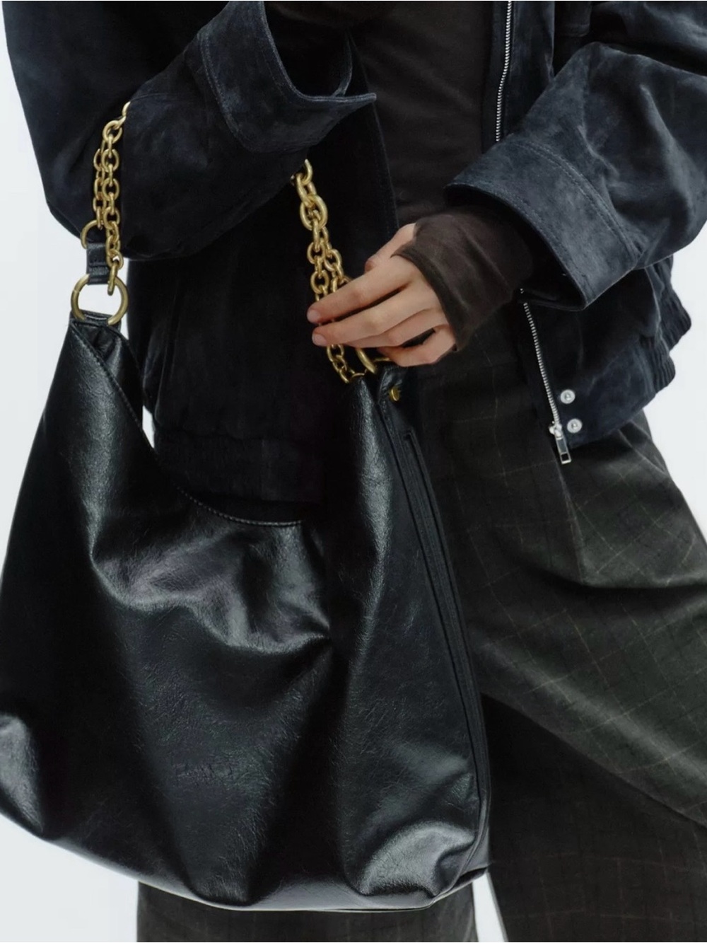 Zara Black Shoulder Bag with Gold Chain - Picture 2 of 6